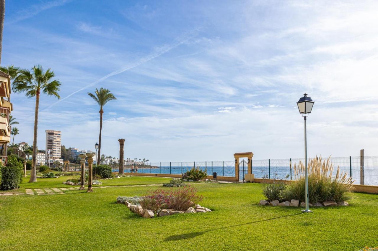 Holidays2Mijas Costa Lubina Del Sol Frontline Beach, Pool, Terrace, Seaview & Parking Sitio de Calahonda Eksteriør billede